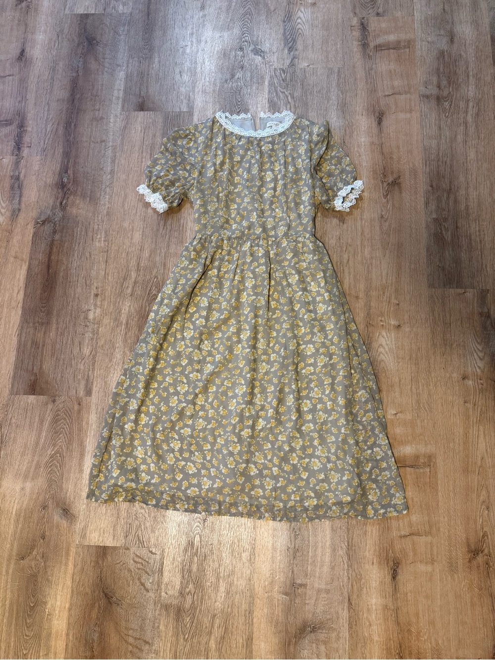 Roolee Vintage-Inspired Midi Dress - Picture 2 of 13